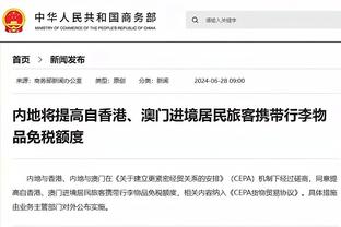 ?但愿无碍！萨格斯协防米切尔撞到膝盖&被队友搀扶返回更衣室